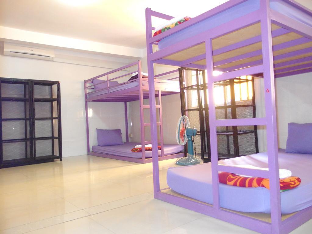 B52 Hostel Phnom Penh Rom bilde
