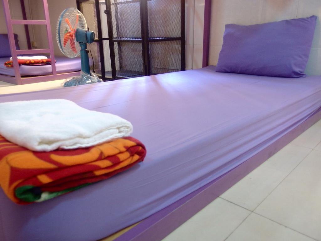 B52 Hostel Phnom Penh Rom bilde