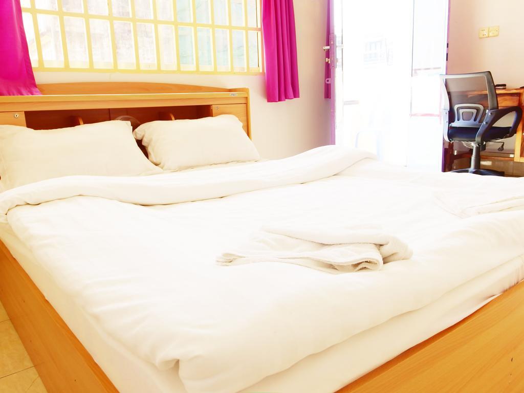 B52 Hostel Phnom Penh Rom bilde